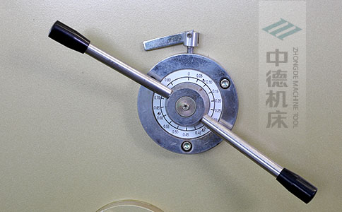 ZDS-832剪板机刀片空隙手动调理器,刻度清淅,调理省力又简洁.jpg ZDS-832剪板机刀片空隙手动调理器,刻度清淅,调理省力又简洁.jpg