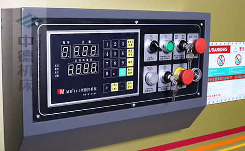 ZDS-450接纳MD11简略单纯数控体系.jpg ZDS-450接纳MD11简略单纯数控体系.jpg